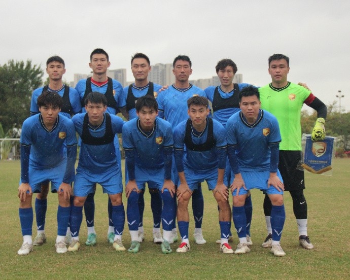 穆謝奎連入兩球?qū)⒈确帜孓D(zhuǎn)，大連鯤城2-1戰(zhàn)勝山西崇德榮海