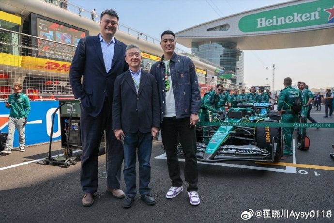聯(lián)動F1！翟曉川曬與姚明、阿隆索、范志毅、周冠宇等的合照