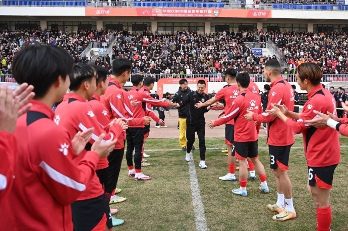 今日賽前，俱樂部為前球員馬曉磊及文爍舉行了退役儀式