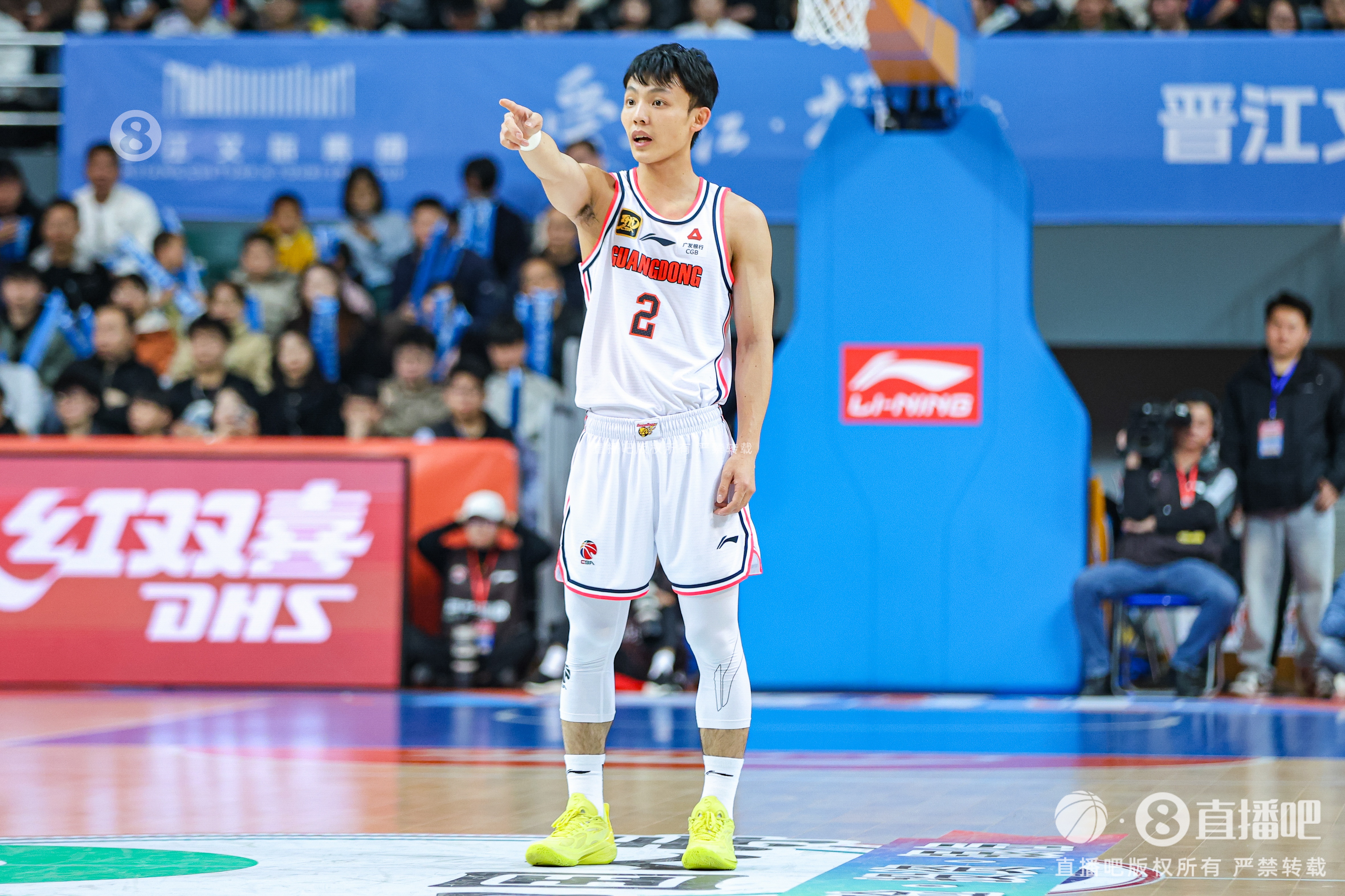 手熱！徐杰打滿首節(jié)5中4拿到10分2助 正負值+17
