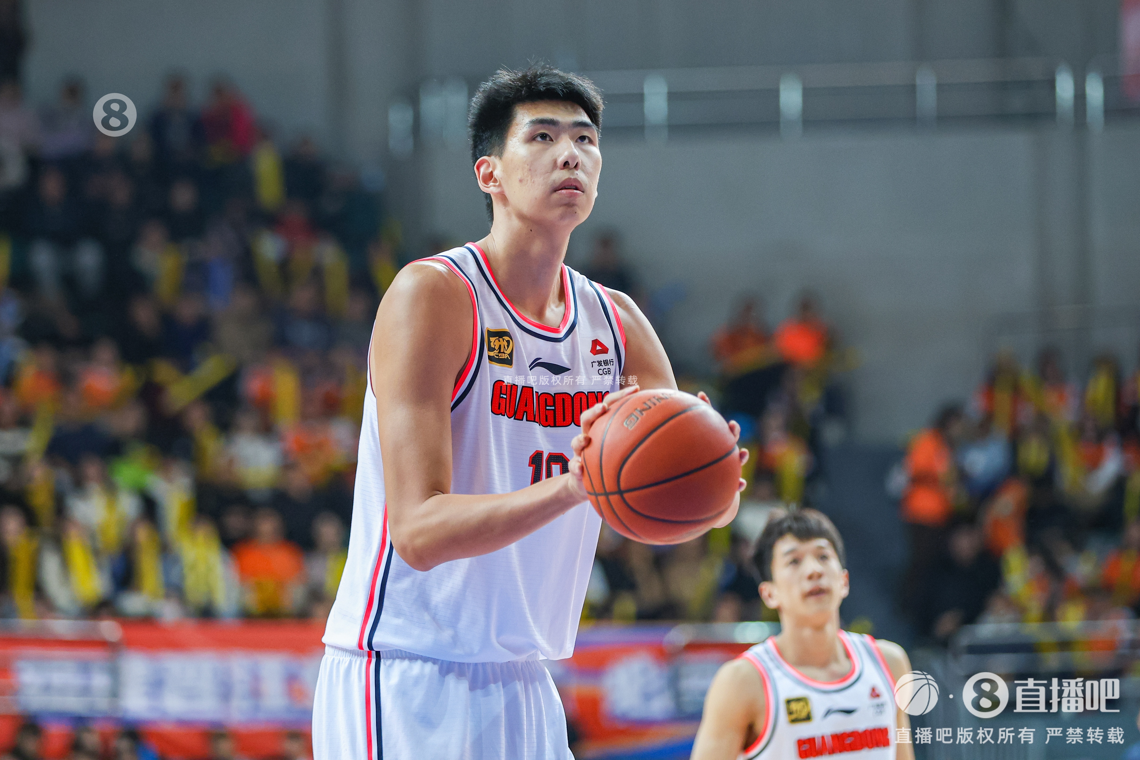 扣爽了！徐昕7中5得到15分8板 罰球7中5