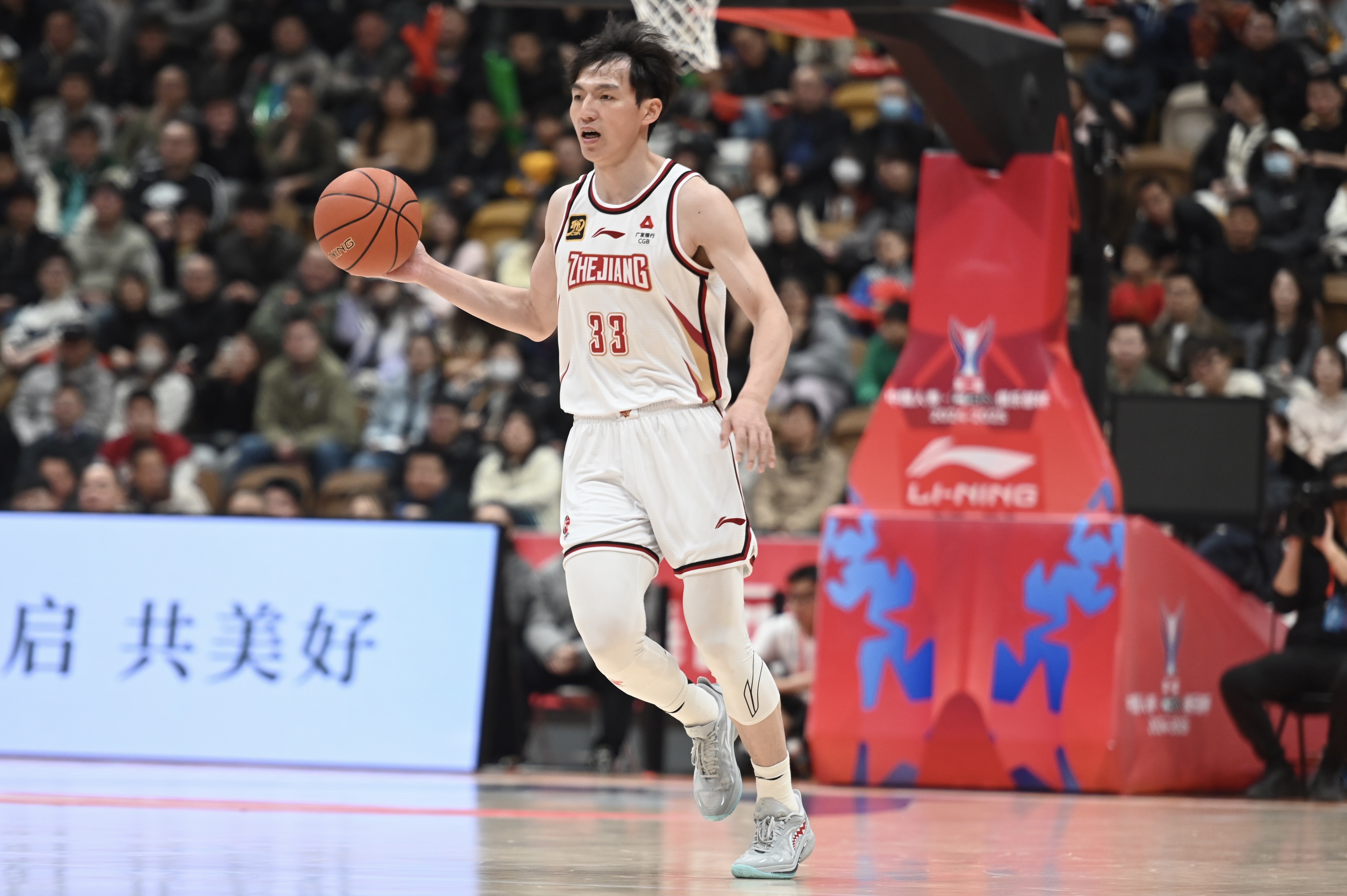雙槍表現(xiàn)不錯！吳前和陸文博均9中5&三分合計15中7合砍30分