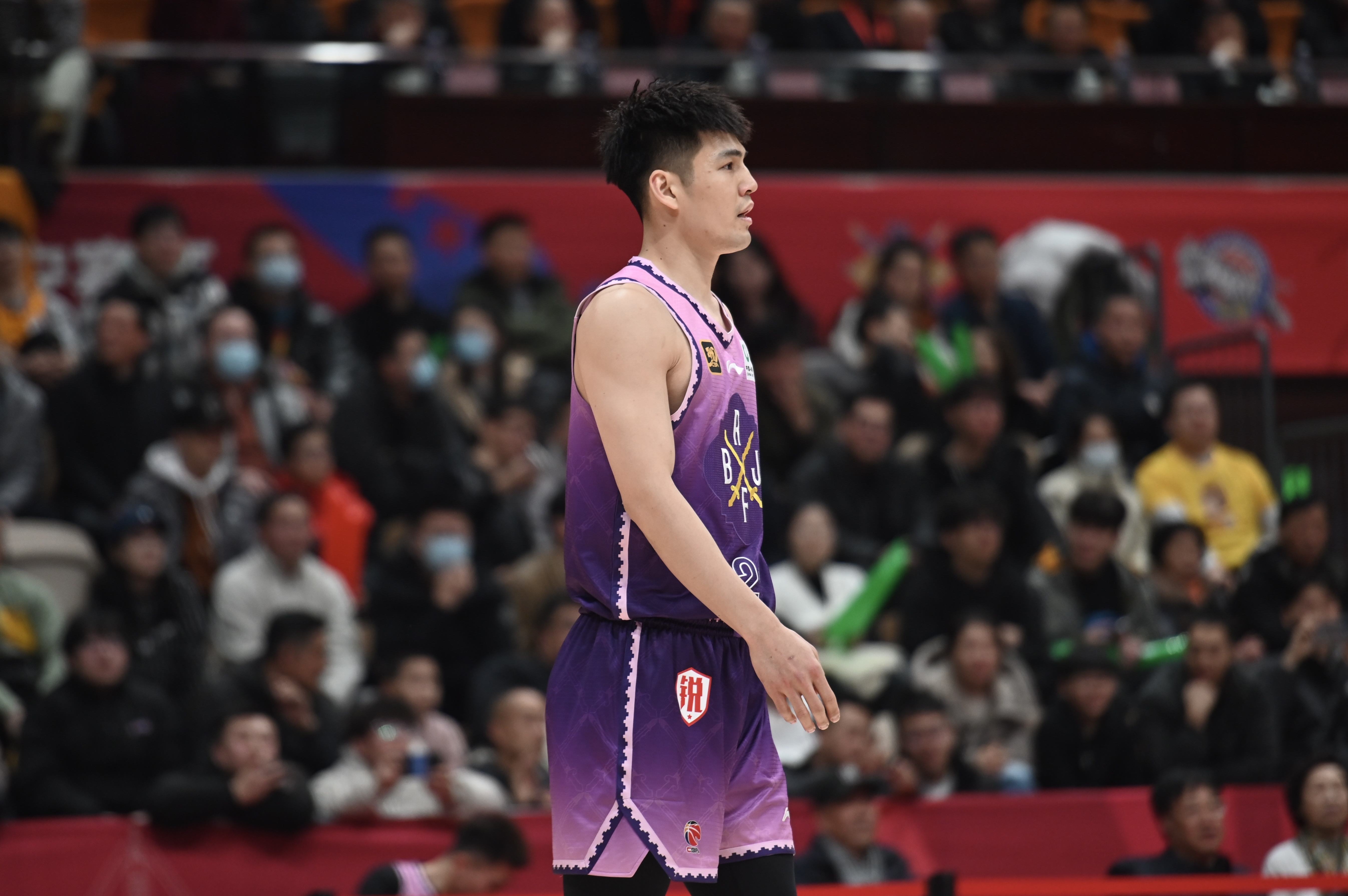 表現(xiàn)可以！陳國(guó)豪8中5拿到13分3板1斷