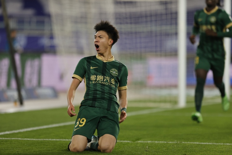 記者：王鈺棟李新翔證明年輕球員能踢好中超，關(guān)鍵在教練敢不敢用